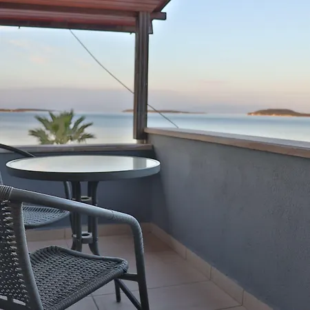 Trend Cesmealti & Lounge Hotel *