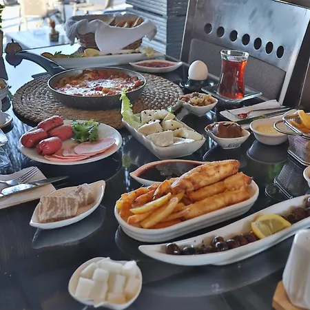 Trend Cesmealti & Lounge מלון *